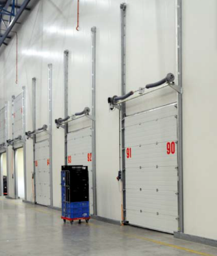 Proquai Industrie propose l'installation, la réparation, la maintenance de portes sectionnelles industrielles pour entrepôts et plateformes logistiques