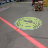 pictogramme-pieton-marquage-au-sol-industriel-lumineux