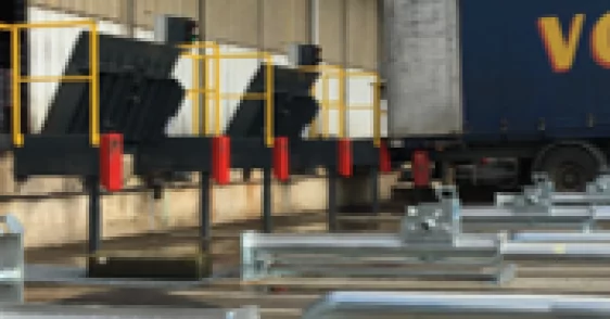 Pose_de_mini-rampes_garde_corps_verrouillage_camion_guide_roues_Transports_Vouland_2