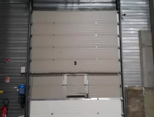 Remise en état porte sectionnelle entrepot