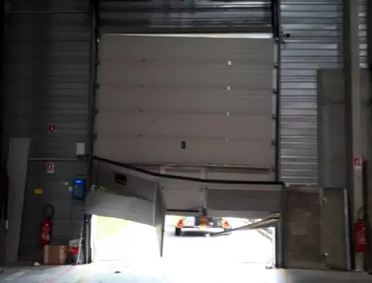 Une porte en mauvais état